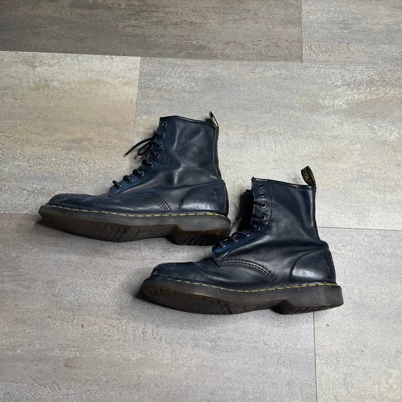 SOLD Dr. Martens Smooth Leather Womens 9 - Picture 3 of 6